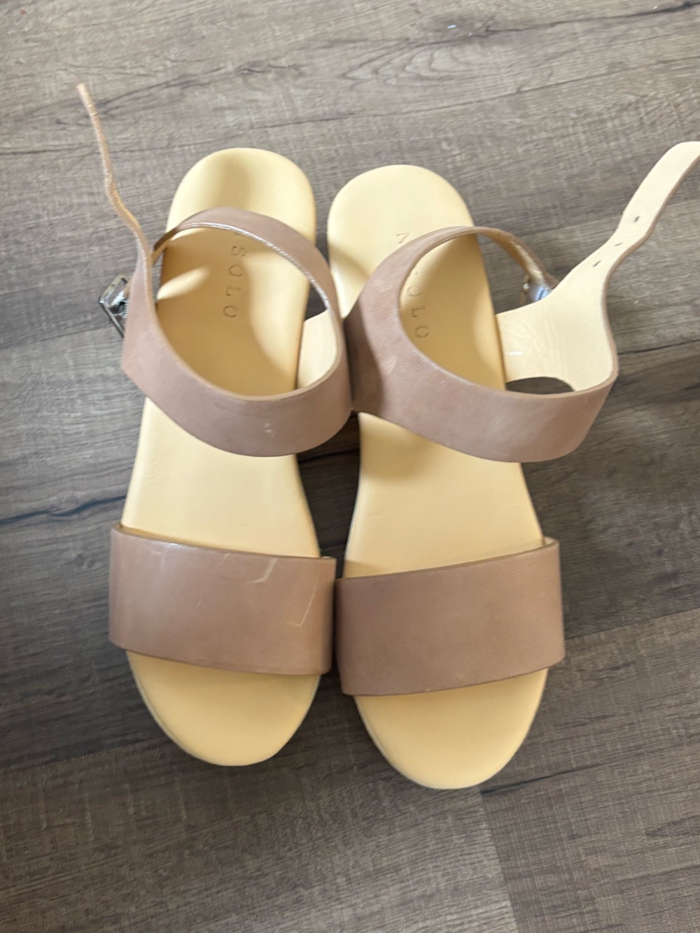 Nisolo All Day Open Toe Clogs in Almond size 6